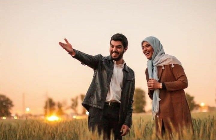 Bilmezsin ama;
"Seni görünce bizim buralara bahar gelir." 🕊