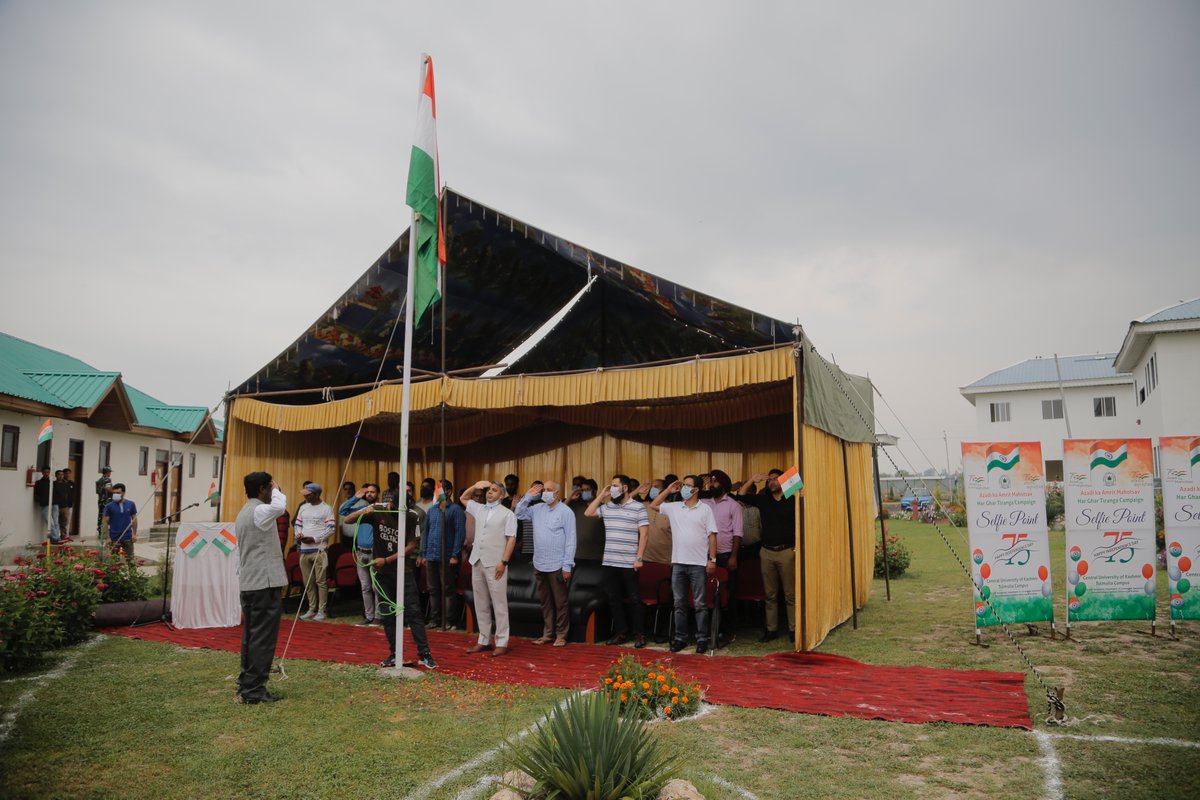 cukmrofficial's tweet photo. Flag hoisting ceremony across all four campuses of Central University of Kashmir - Green campus, Nunar Campus, Arts Campus &amp; main campus Tulmulla (Celebration of 75 years of Independence)  #IndependenceDay #HarGharTiranga 
@PMOIndia @ugc_india @EduMinOfIndia https://t.co/geuesRU5Qy
