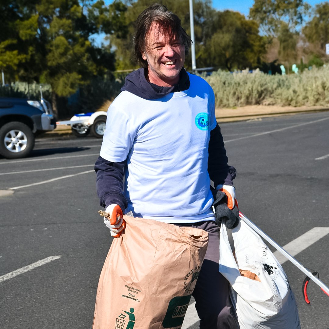 ClickCreativeAU's tweet image. Click Creative at the Suzuki Australia 'Clean-Up the World' campaign, proudly supporting Marine on Saturday for Clean Ocean Day.

Creative Director Darryn Thomas from Click Creative

#SuzukiCleanOceanProject #TheUltimateOutboardMotor #melbourne #inspiration #storytelling
