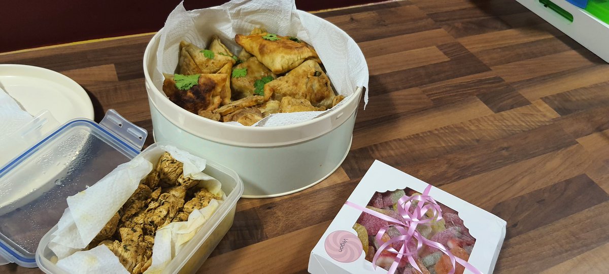NickiHunt78's tweet photo. Starting the @MSBSolicitors week off with home made potatoes and pea samosas, potato pakoras and Indian style turkey bites to celebrate #SouthAsianHeritageMonth #msbSAHMweek https://t.co/Pgh3LUYJcK
