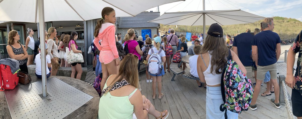 JohanKindt's tweet photo. Voorlaatste week alweer voor een tjokvolle surfschool.  Met mooi weer, golfjes én een beetje (veel) regen. Veel en veilig surfplezier! https://t.co/rHqzfJ7UdQ