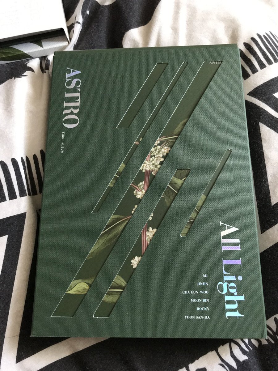 softforjunseo's tweet photo. I am selling both versions of ASTRO All Light albums. Includes photocards, concept photos and CD. 
DM IF INTERESTED #kpopalbumsforsale #astroalbum #kpopgiveaway https://t.co/bLblS5M3xR