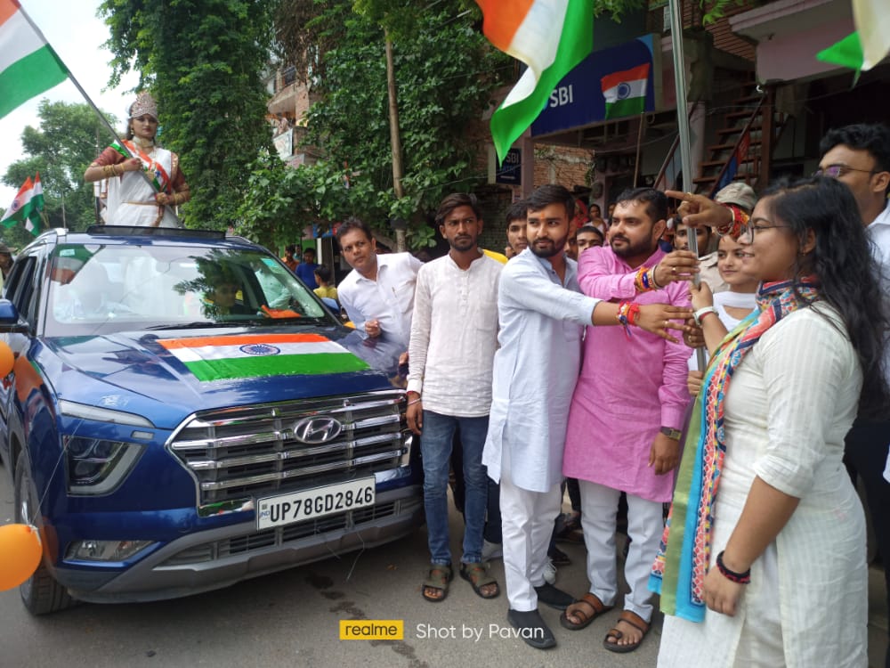 RaiBrijnandan's tweet image. एक गाँव एक तिरंगा के निमित्त घाटमपुर जिले के पतारा गाँव में ध्वजारोहण एवं संगोष्ठी का कार्यक्रम संपन्न हुआ इसके बाद तिरंगा यात्रा का शुभारंभ किया गया।जिसमे प्रवासी के रूप मे राष्ट्रीय मंत्री @SakshiSinghIN जी। प्रांत संगठन मंत्री @AnshulVidyarthi जी उपस्थित रहे।