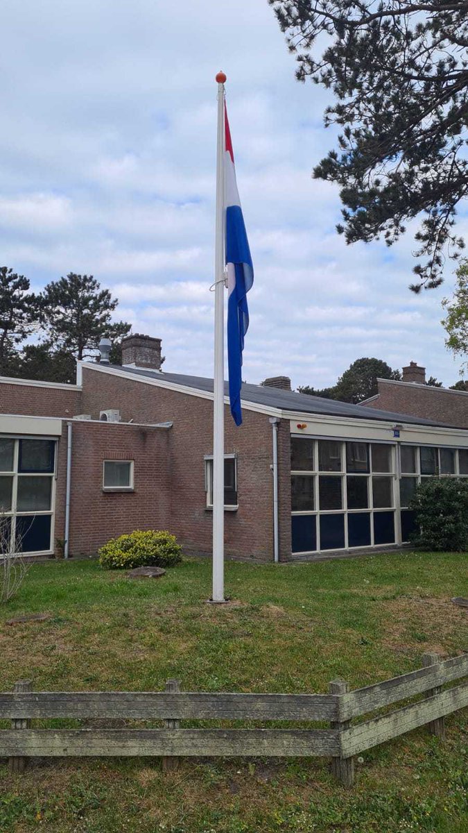 Vandaag  vlaggen we op 15 augustus met de vlag in top om het wereldwijde einde van de Tweede  Wereldoorlog op 15 augustus 1945, te vieren.