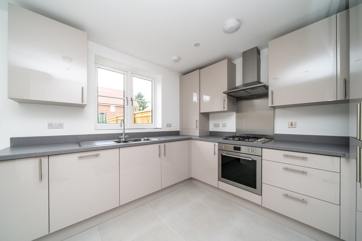HightownHomes's tweet image. We just love this open plan kitchen/diner in our 3 bedroom house at Tulipa in Chipperfield - now available for shared ownership for just £282,500.

#sharedownership #propertyladder #whyrent #buy #homeowner #Chipperfield #3bedhouses #openplanliving #kitchen #kitchen #love