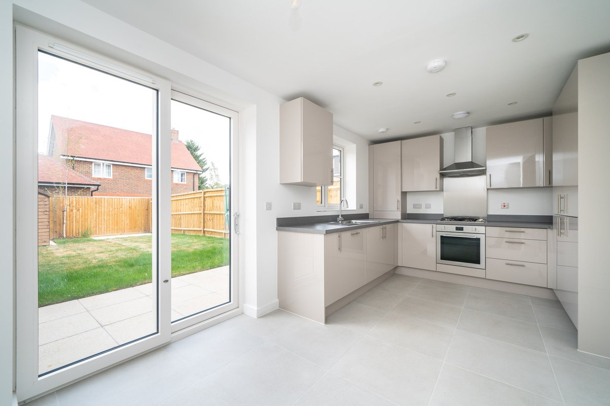 HightownHomes's tweet image. We just love this open plan kitchen/diner in our 3 bedroom house at Tulipa in Chipperfield - now available for shared ownership for just £282,500.

#sharedownership #propertyladder #whyrent #buy #homeowner #Chipperfield #3bedhouses #openplanliving #kitchen #kitchen #love