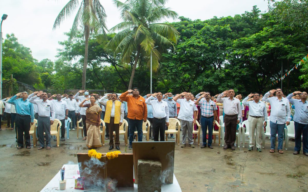 mb_telangana's tweet photo. #MissionBhagiratha Engineer-in-Chief Sri.G. Krupakar Reddy hoisted the national flag today along with Chief Engineers.

#SwathantraBharataVajrotsavalu #IndiaAt75 

@SmitaSabharwal @DayakarRao2019 https://t.co/vIQqETZs43