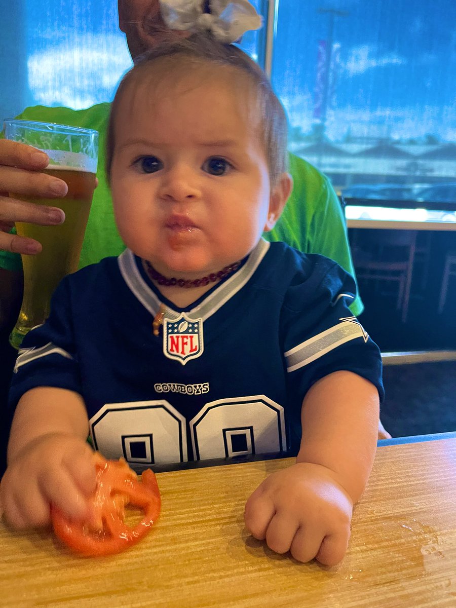 alexandcowboys's tweet photo. My reaction when I went ALLLLL the way to Buffalo Wild Wings dressed in my gear just for them to say โwe donโt have that gameโ - WHAT?!?! #hawaiiproblems ๐๐๐ค๐๐ค๐๐โจ๐ด #paradise #schmaradise https://t.co/k63m5VOZGy