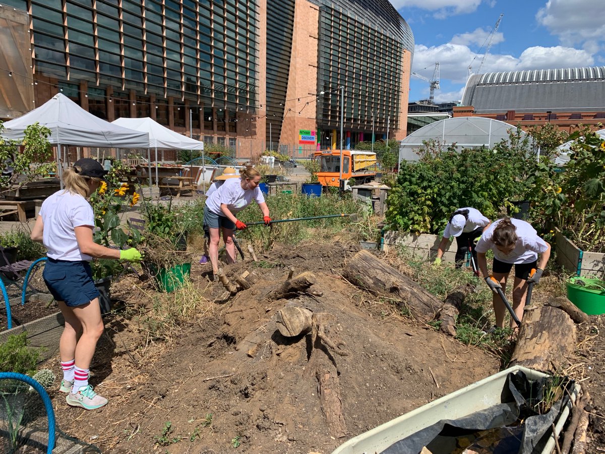 EPAMSystems's tweet photo. Recently, our London and Newcastle #EPAMUK colleagues spent their day #volunteering in their local communities, with @global_gen and our partner @uknationalparks🌿. A great day spent in the nature, giving back. 
Learn more at our community initiatives at https://t.co/ZDZpQZyDNy https://t.co/gfAXlkmZcn