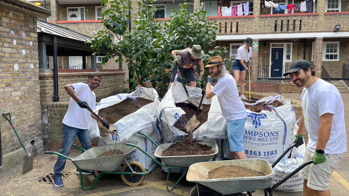 EPAMSystems's tweet photo. Recently, our London and Newcastle #EPAMUK colleagues spent their day #volunteering in their local communities, with @global_gen and our partner @uknationalparks🌿. A great day spent in the nature, giving back. 
Learn more at our community initiatives at https://t.co/ZDZpQZyDNy https://t.co/gfAXlkmZcn