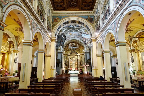 Un gioiello di Chiesa nel cuore di #perugia #chiesadelGesù Da visitare per le preziose opere d’arte! Buona festa dell’Assunzione a tutti.