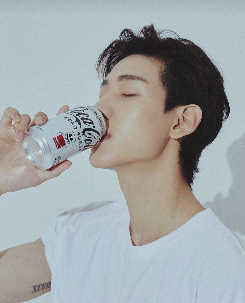 bben1a's tweet photo. ปกติไม่กินน้ำอัดลมแต่ มีแบรนด์ไหนอยากเข้าอีกก็มาค่ะ ทำไมของเรากระป๋องใหญ่😅
@BamBam1A #BamBam
#Creadition
#코카콜라제로MARSHMELLO https://t.co/22Ml1baKK0