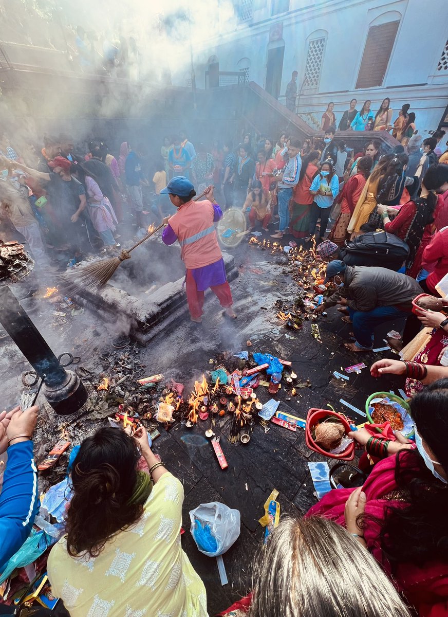 prabinranabhat's tweet photo. धर्म आफ्नै आफ्नै
#nepal #monday #sharwan #prabinranabhat #pashupati #nepalisbeautiful #kathmandu #photojournalism #photojournalist #photojournalistnepal https://t.co/P2QM9Pvkv3