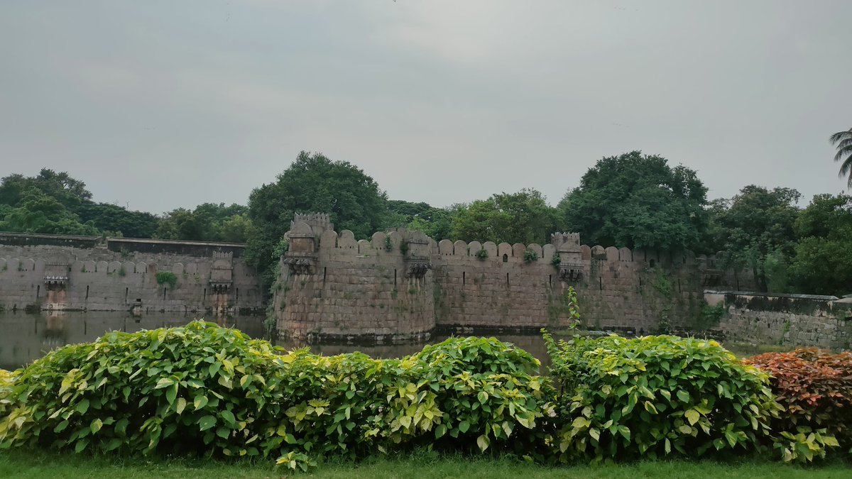 picsbyvj's tweet photo. @jjays_captions Vellore Fort , India 
#photo #photographer #PhotoOfTheDay https://t.co/fJ8xkIj4KZ