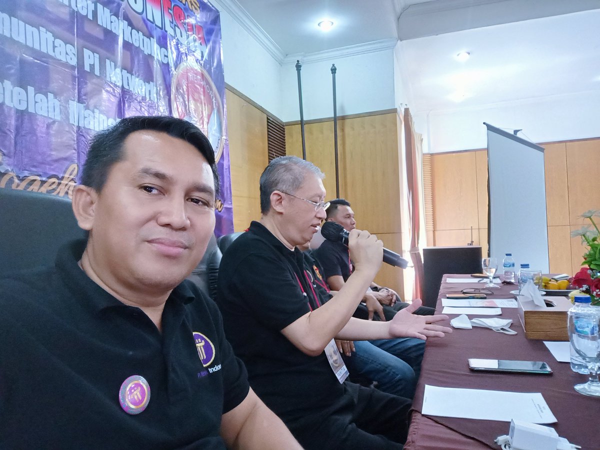abnerstindi's tweet photo. Garuda Pasifik: Kopdar pioneers Banten

Banten mulai bergerak. Kota Cilegon menjadi saksi bisu betapa pi telah mengalir dalam jiwa masyarakat Banten.
Tetap fokus dan salam bahagia. https://t.co/5KcRrZ560x