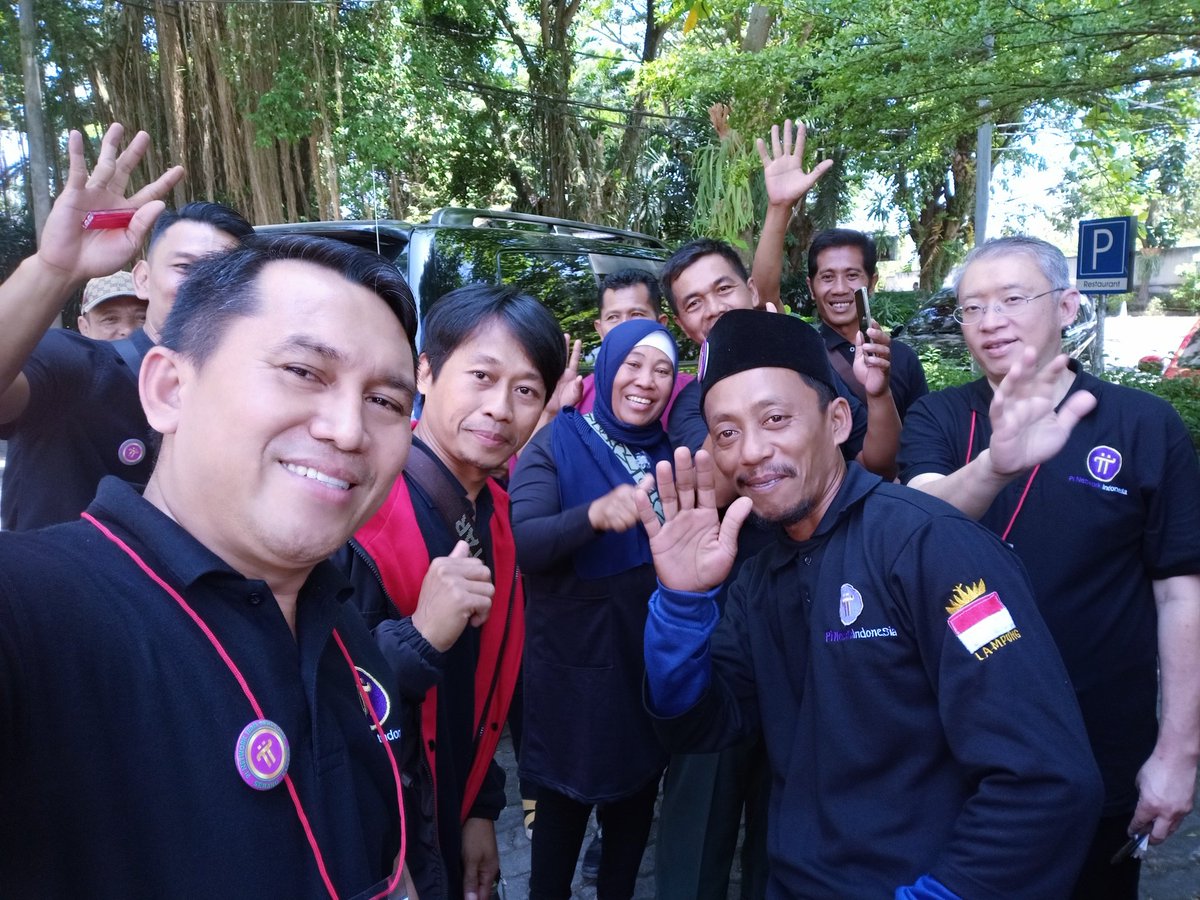 abnerstindi's tweet photo. Garuda Pasifik: Kopdar pioneers Banten

Banten mulai bergerak. Kota Cilegon menjadi saksi bisu betapa pi telah mengalir dalam jiwa masyarakat Banten.
Tetap fokus dan salam bahagia. https://t.co/5KcRrZ560x