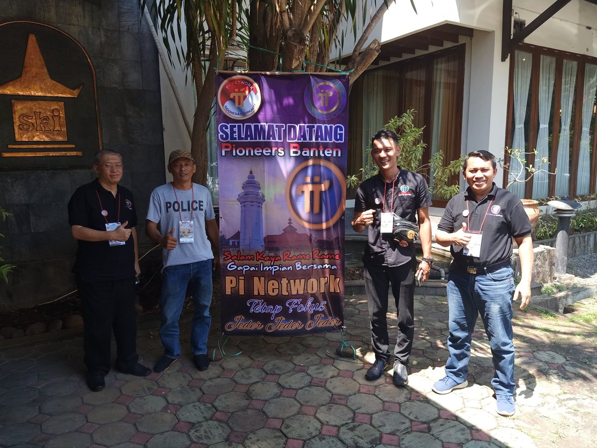abnerstindi's tweet photo. Garuda Pasifik: Kopdar pioneers Banten

Banten mulai bergerak. Kota Cilegon menjadi saksi bisu betapa pi telah mengalir dalam jiwa masyarakat Banten.
Tetap fokus dan salam bahagia. https://t.co/5KcRrZ560x