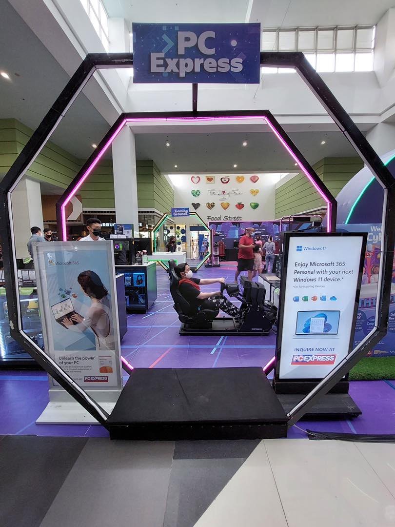 smsupermalls's tweet photo. Looking for some tech, play, and e-sports action? πΎβ¨
#WelcomeTogetherAtSM the cyber thrill at @sm_southmall's Southtopia Cyber City! Shop, play video games, and watch esports with your gaming buddies. πΉπ€©
RT for your fellow gamers out there! π
#EverythingsHereAtSM https://t.co/dr7GTNYRkT