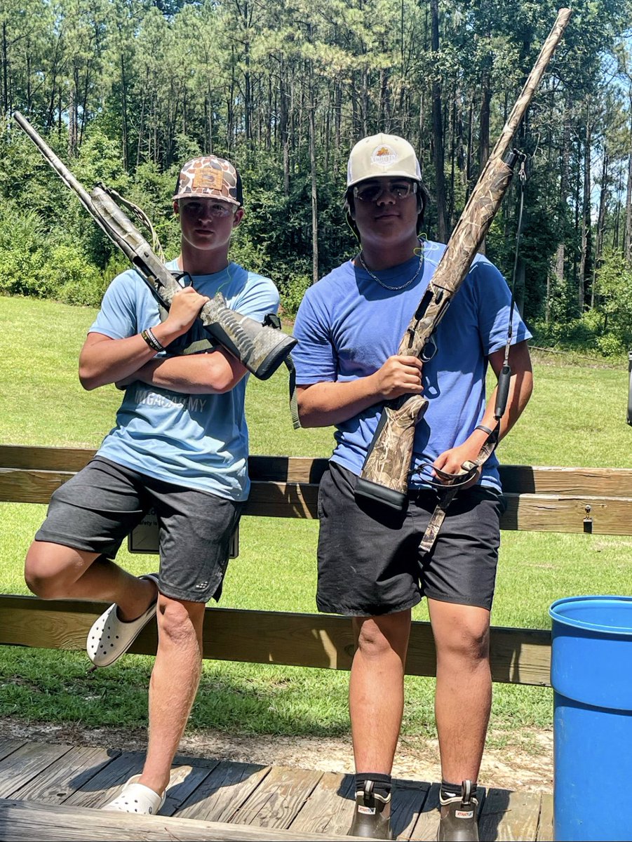 brandywhitley1's tweet photo. Had such a good time today celebrating the closing of a successful week of scrimmages for these 2 best buds at #drakelanding. Now, their sights are all set on this weeks game 1. 🟡🔵🏉#trusttheprocess #onedawg https://t.co/qZT5EmggIl