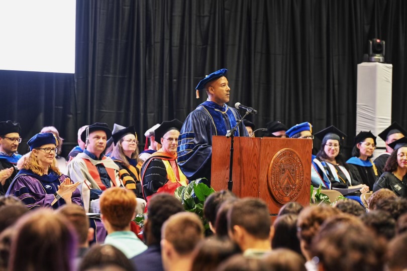 RDesRoches's tweet photo. Ended the day speaking to Rice’s Class of 2026 at Matriculation. What a phenomenal group of young adults. I can’t wait to see how they change the world. #RiceOweek22 https://t.co/CCFTEHeswa