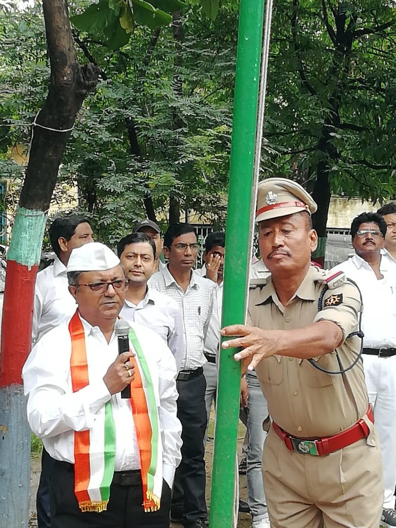 EjareaBCCL's tweet photo. Flag hoisting by General Manager EJ Area Shri SS Das at EJ Area Office on the occasion of the Independence Day celebration. https://t.co/V6lnrtgjag