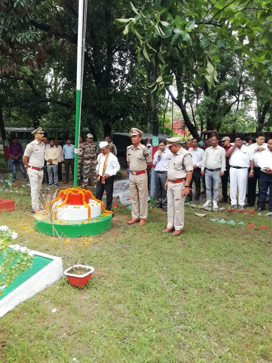 EjareaBCCL's tweet photo. Flag hoisting by General Manager EJ Area Shri SS Das at EJ Area Office on the occasion of the Independence Day celebration. https://t.co/V6lnrtgjag