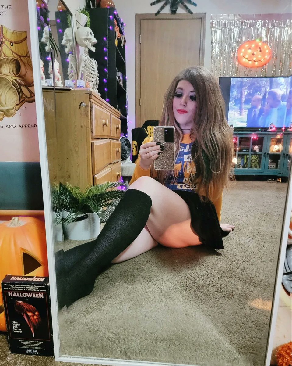 laterghoul's tweet photo. It’s Halloween; everyone’s entitled to one good scare.
#vhs #halloween #HorrorCommunity #horror https://t.co/ztHeHtfoE8