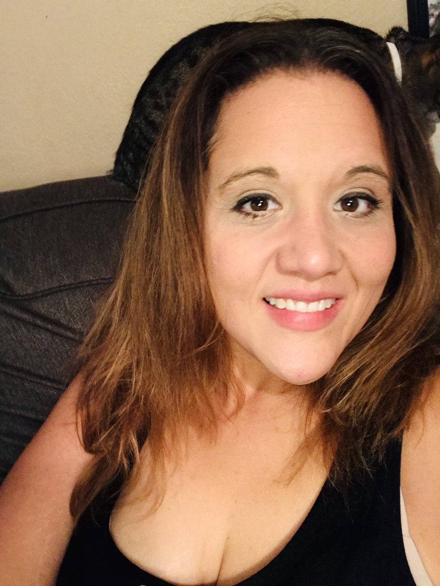 DanceLuvLaugh's tweet photo. Sometimes a little makeup helps blighting the day! https://t.co/fiS7IDPPwE