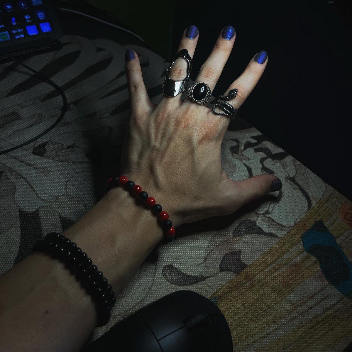 Jollztv's tweet photo. New nails, omen inspiration 😈 https://t.co/3ukmItinp6
