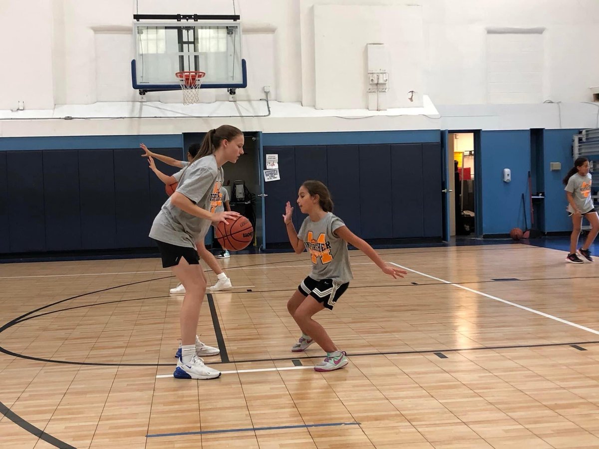 addy_mcleod's tweet photo. Had such a great experience helping out at the @kendallbostic22 camp at the boys and girls club https://t.co/X22beTVYtl