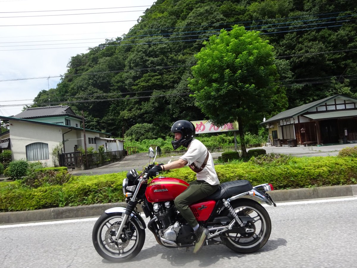 KenCb1100's tweet photo. 大型デビューの友達にcb1100を貸してあげた
#cb1100 https://t.co/Mq1pCydmOi