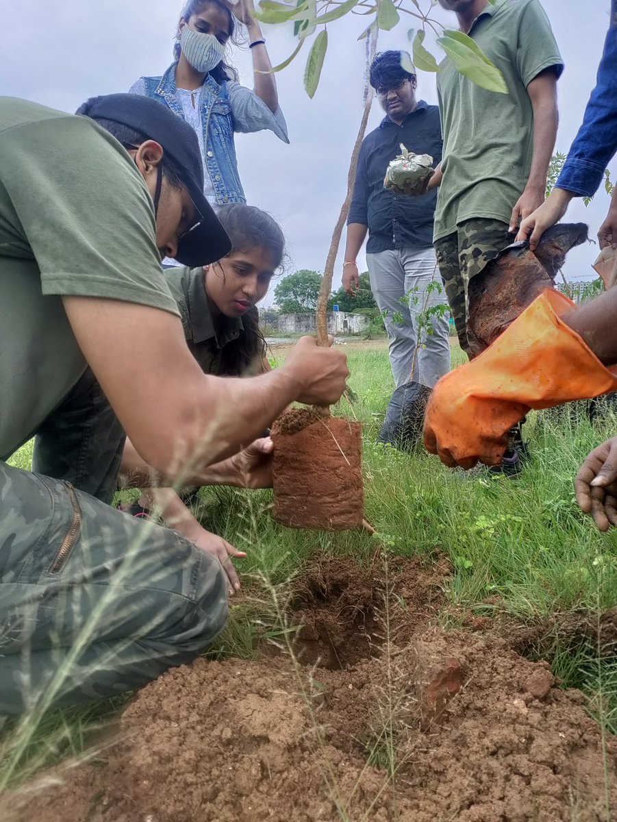 ENYImpacts's tweet photo. Cleanup + Coconuts without straw + Tree Plantation + Meditation.
Glimpse from 100th Ameenpur Lake Outreach. You can join us on every Sunday. Link in bio to register.
#ENYImpacts #VISVA #AzadiKaAmritMahotsav @SwachhBharatGov @swachhbharat @SwachSurvekshan https://t.co/0aRMBdj918