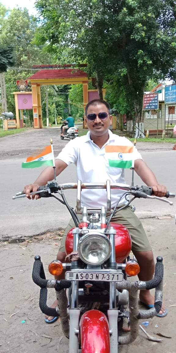 Pradeep49362606's tweet photo. Happy Independence day, 2022, 11th APBN, Dergaon, (with old Unit main gate)
#AzadiKaAmritMahotsav
#HarGharTiranga 
#HarGharTirangaAssam
@PMOIndia
@HMOIndia
@MinOfCultureGol
@CMOfficeAssam
@himantabiswa
@DGPAssamPolice
@assampolice
@commandant11th1 https://t.co/62rFCbr9PD