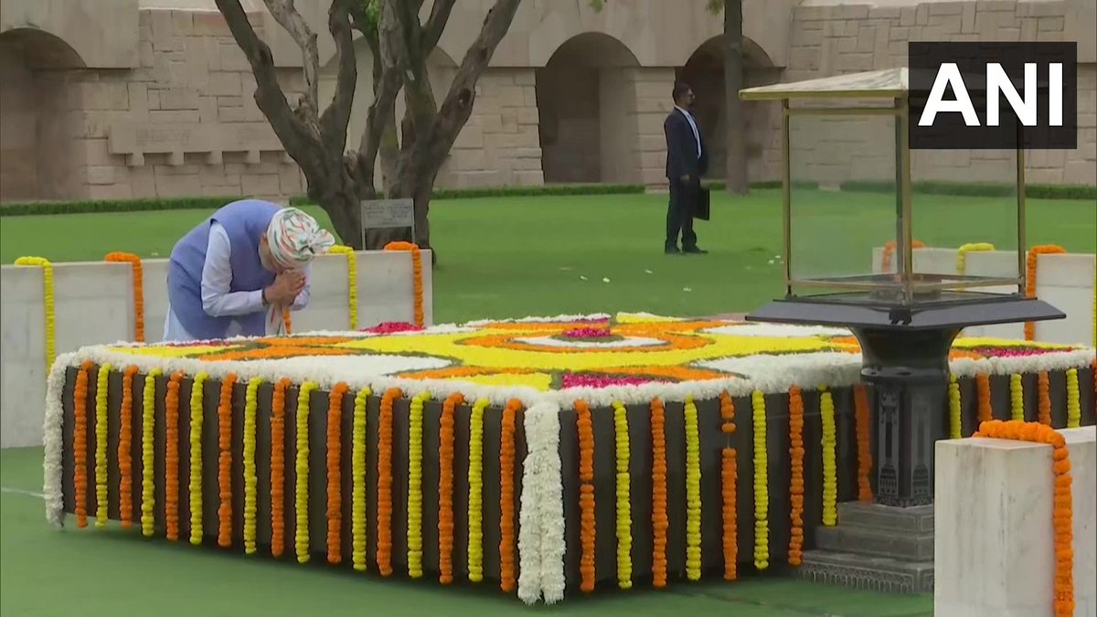 Monikasingh_96's tweet photo. पीएम मोदी ने राजघाट पर महात्मा गांधी को दी श्रद्धांजलि...
#Rajghat #MahatmaGandhi #pmmodivsarvindkejriwal #IndiaAt75 #IndependenceDay #IndependenceDay #IndependenceDay2022 #IndependenceDayIndia https://t.co/wlyUBdLsXr