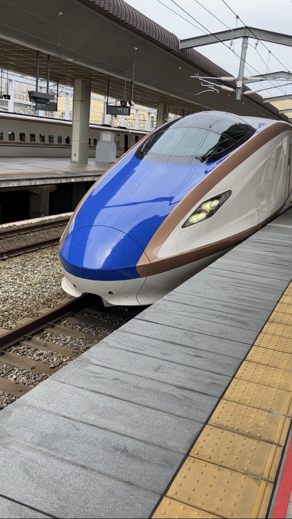 jun_yamane's tweet photo. らくちゃんが一番になれますように、と「かがやき」の1号車1番Aに乗車(^^) https://t.co/Uksnq7JGfx