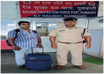 #OperationSatark
On 14/08/2022 RPF Guwahati recovered one trolley bag and  handed over to its actual owner.

<a href="/RPF_INDIA/">RPF INDIA</a> <a href="/RPFNFR1/">RPFNFR</a> <a href="/RailNf/">Northeast Frontier Railway</a> <a href="/drm_lmg_nfr/">मं.रे.प्र.लामडिंग, पू.सी.रेलवे / DRM LUMDING NFR</a> <a href="/RailMinIndia/">Ministry of Railways</a>