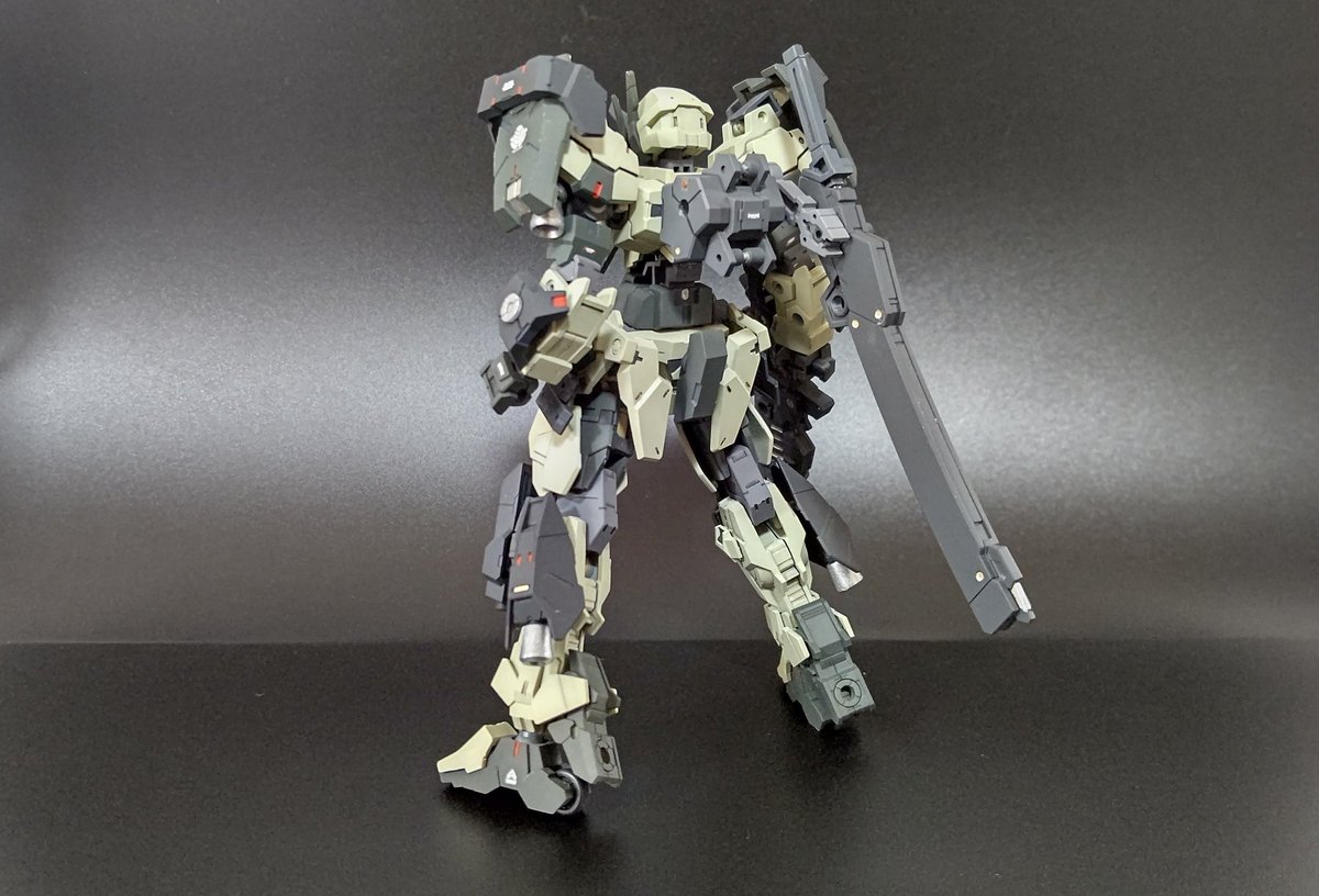 SYOZI9's tweet photo. 機体名：ALTO [ LUMBERJACK ]

角のようなアンテナを装備したことで、遮蔽物の多い森林に対応可能な索敵能力を有した。肩部から大型ビームサーベルを形成し、隠れた敵機を木々ごと切断する。

#30MM地球連合軍
#30MM森林戦 https://t.co/6g2ZNvRNEC