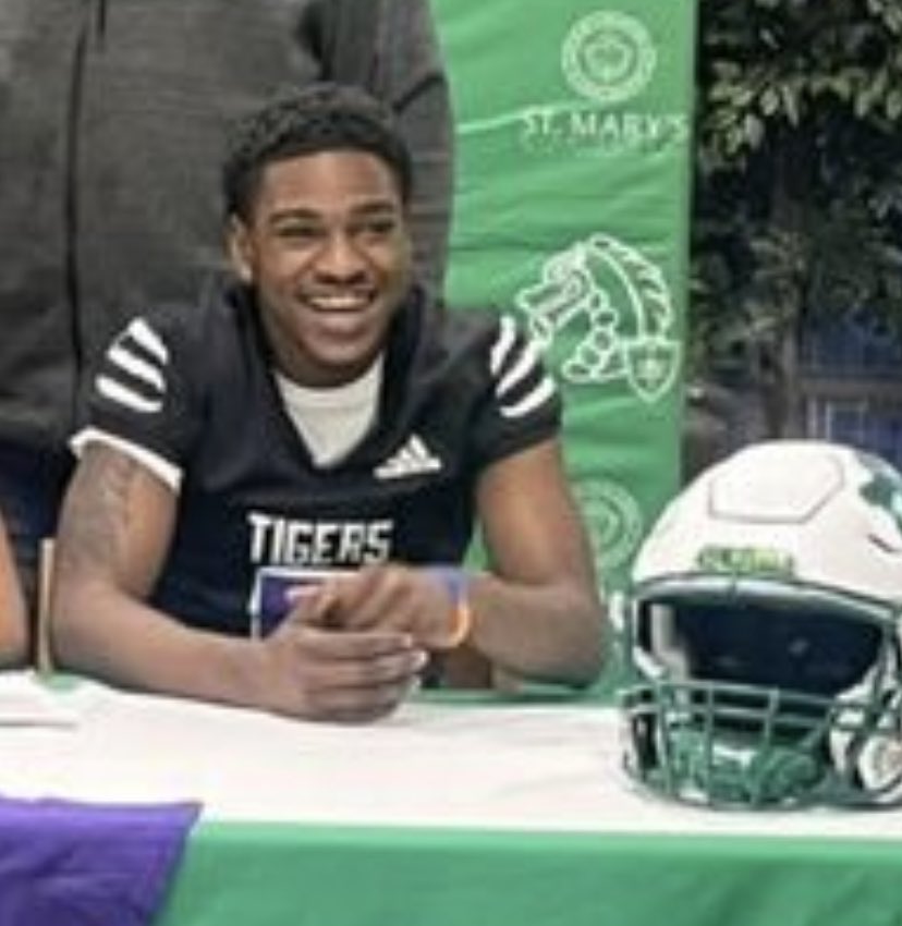 Birthday at 12am feeling blessed 🦹🏾‍♀️SHIESTY 19…. Ain’t no place I’ll rather be…love playing for you coach @CoachDaniels_IW