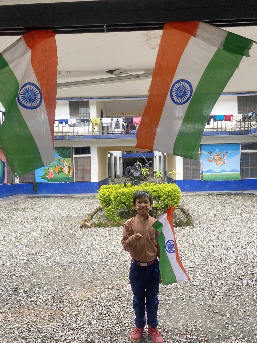 WarMemorialUK's tweet photo. Preparing for programme. Jai Jai Bharatvarsh hamara Jai Jai Uttarakhand ⁦@pushkardhami⁩ ⁦@PemaKhanduBJP⁩ ⁦@KirenRijiju⁩ ⁦@AjaybhattBJP4UK⁩ ⁦@MalaRajyaShah⁩ ⁦@rajeshkalra⁩ ⁦@evolvedsanghi⁩ https://t.co/5KcMgOazJf