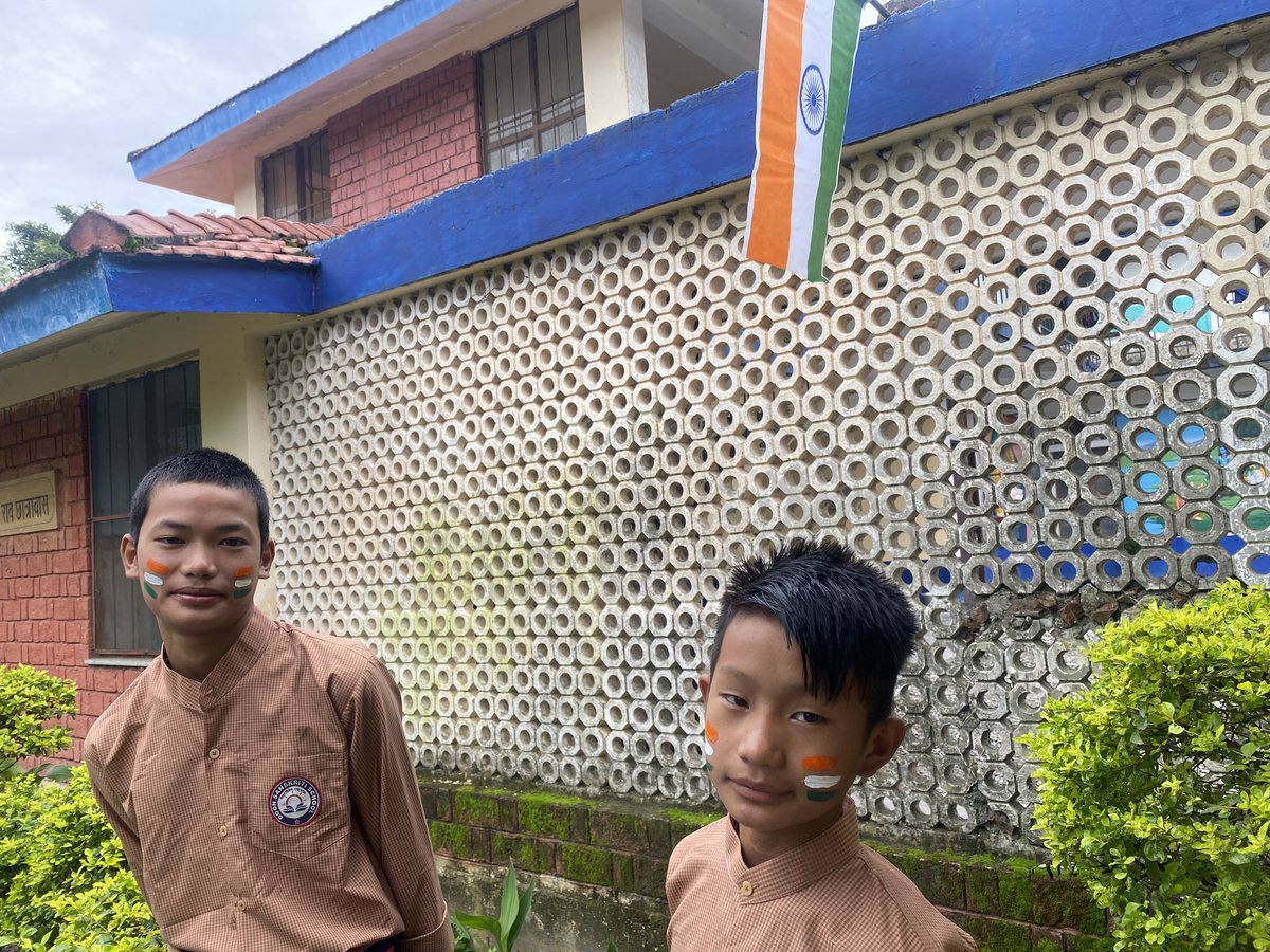 WarMemorialUK's tweet photo. Preparing for programme. Jai Jai Bharatvarsh hamara Jai Jai Uttarakhand ⁦@pushkardhami⁩ ⁦@PemaKhanduBJP⁩ ⁦@KirenRijiju⁩ ⁦@AjaybhattBJP4UK⁩ ⁦@MalaRajyaShah⁩ ⁦@rajeshkalra⁩ ⁦@evolvedsanghi⁩ https://t.co/5KcMgOazJf