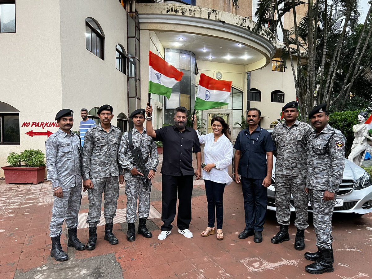 vivekagnihotri's tweet image. I want to thank @crpfindia and their hard working security officers for protecting me during all this turmoil. Some of the stories I hear of their sacrifices, specially from Kashmir and Naxal areas, are so full of patriotism and courage. Salute to all our soldiers. 🇮🇳