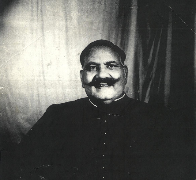 Allama_Saquib's tweet photo. Ustad Bade Ghulam Ali Khan, from Kasur which went to Pakistan after the Partition, chose India &amp; migrated to Mumbai. Ustad said, “If in every home one child was taught the Hindustani Classical Music, this country would never have been partitioned.“
#MuslimsAgainstThePartition https://t.co/SikAfbdsWt