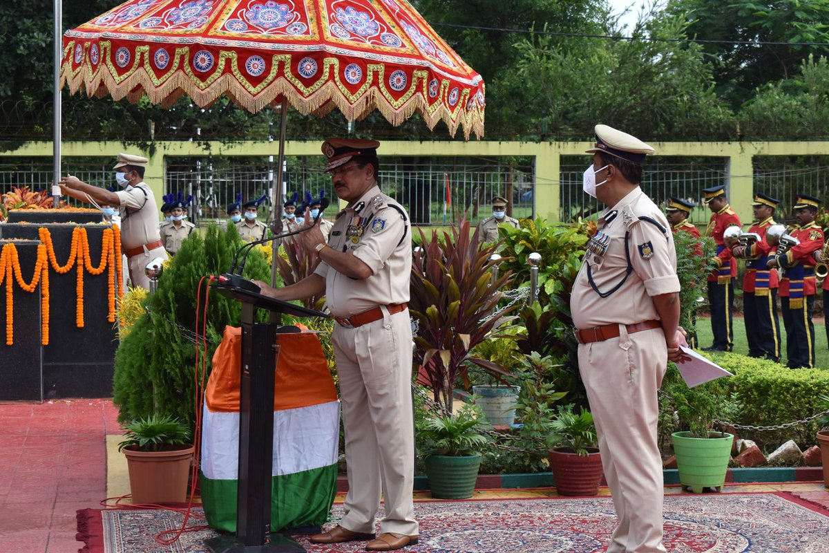 CRPF_Odisha's tweet photo. @CRPF_Odisha joins the Nation in celebrating #76thIndependenceDay. Hoisting the tricolor, Sh. S.K. Mohanty, IG conveyed his best wishes and congratulated the Gallantry Medal recipients. He exhorted everyone to take inspiration from 110 Brave Heart Gallantry Winners of the Force. https://t.co/GLrq87nuxa
