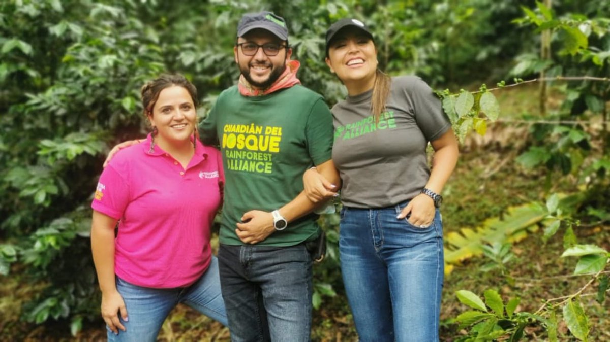 RainforestALLMX's tweet photo. Nuestro equipo @mde_mexico recorriendo cafetales😍☕️, trabajando junto a comunidades y grupos de mujeres para impulsar proyectos productivos sostenibles y fomentar el desarrollo económico local. 

¡El futuro más sostenible se construye hoy! 💚🌿

#RanasTodoTerreno https://t.co/LvnBsYhBLO