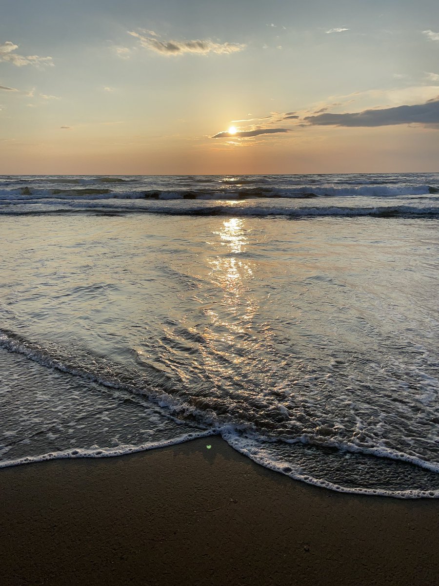 colorfulweb55's tweet photo. 日本海の夕焼けに感動しました
やっぱり海はいいですね
#夏
#海
#日本海 https://t.co/bGoTSWyZvp