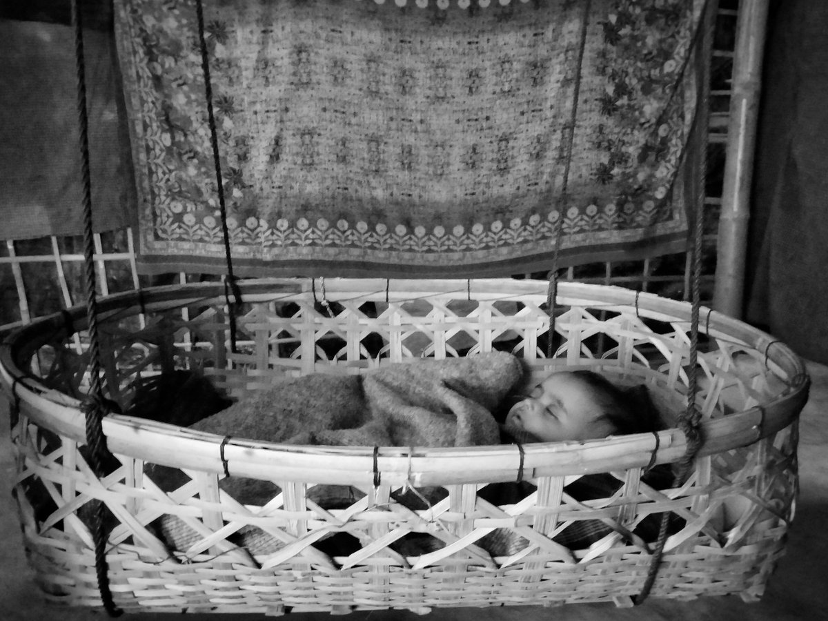 mdimranpho's tweet photo. A Rohingya refugee's baby is sleeping in a bamboo built crib.
#inbangladesh🇧🇩 #coxsbazarrefugeecamp #rohingyarefugees #rohingyacrises #photovoice #documentary #babieslife
Photo: @mdimranpho https://t.co/fT2kokTlrf