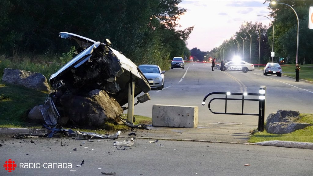 Suite à une tentative d’interception par une policière sur le boul. de la Seignerie à Blainville. Le véhicule fuyard aurait emprunté le boul. Industriel, où il serait entré en collision avec un bloc de béton. Deux des quatre occupants, auraient étés gravement blessés. #rcmtl