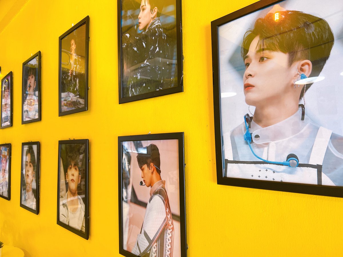 AsahiCafe_TH's tweet photo. ꒰ pls rt 💎꒱

🤖#ASAHI 'Birthday Cafe

วันนี้คาเฟ่วันแรกนะคะ❤️ สามารถ Walk in ได้เลยไม่ต้องลงทะเบียนค่ะ🚶🏼🚶🏼‍♀️ ซื้อเครื่องดื่ม1แก้วได้ คัพสลีฟและโปสการ์ด นะคะ  /// ถ่ายรูปแล้วสามารถติดแท็ก #IOrangeYou0820 ได้น้าา🍊
-
#HAPPYASAHIDAY #TREASURE #ตลาดนัดtreasure #ตลาดนัดเด็กสมบัติ https://t.co/sG9T2Hvg5L