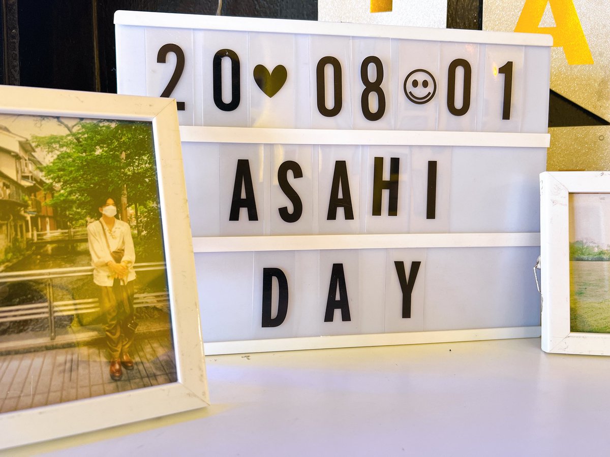 AsahiCafe_TH's tweet photo. ꒰ pls rt 💎꒱

🤖#ASAHI 'Birthday Cafe

วันนี้คาเฟ่วันแรกนะคะ❤️ สามารถ Walk in ได้เลยไม่ต้องลงทะเบียนค่ะ🚶🏼🚶🏼‍♀️ ซื้อเครื่องดื่ม1แก้วได้ คัพสลีฟและโปสการ์ด นะคะ  /// ถ่ายรูปแล้วสามารถติดแท็ก #IOrangeYou0820 ได้น้าา🍊
-
#HAPPYASAHIDAY #TREASURE #ตลาดนัดtreasure #ตลาดนัดเด็กสมบัติ https://t.co/sG9T2Hvg5L