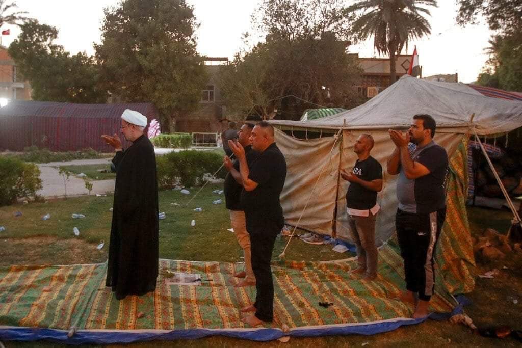 الصلاة المليونية التي أقامها الإطار التنسيقي 
خلال اعتصامهم الواسع والعريض والمنفتح والذي ملأ شوارع بغداد بمليونية وطنية لدعم الشرعية والدستور 
#الاطار_نحو_الاعمار 
#شيخ_المجاهدين